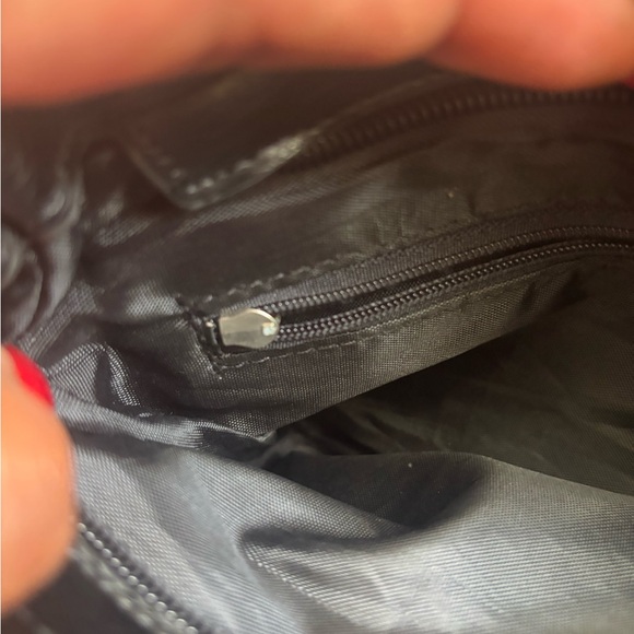 Gucci Black Messenger Bag with Signature Striped Detail unisex new - Picture 8 of 10